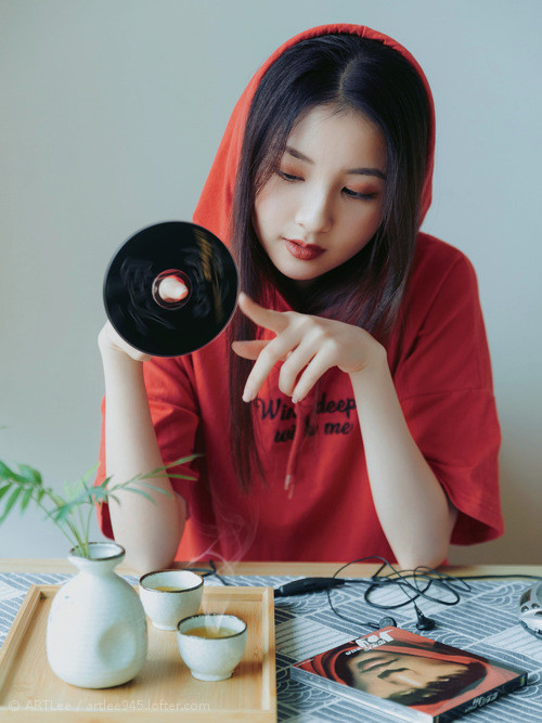 回防站位精准锁死中路空档,回防速度