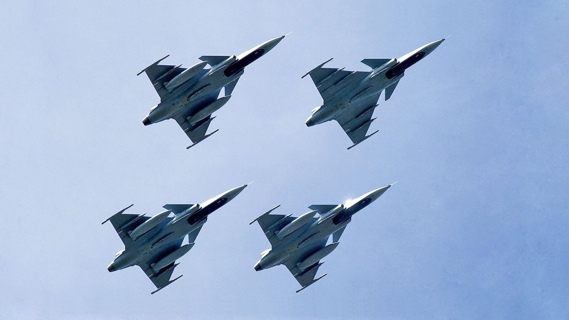 LEYU乐鱼体育官方网站-里昂边路推进撕破防线形成空档，里昂队套