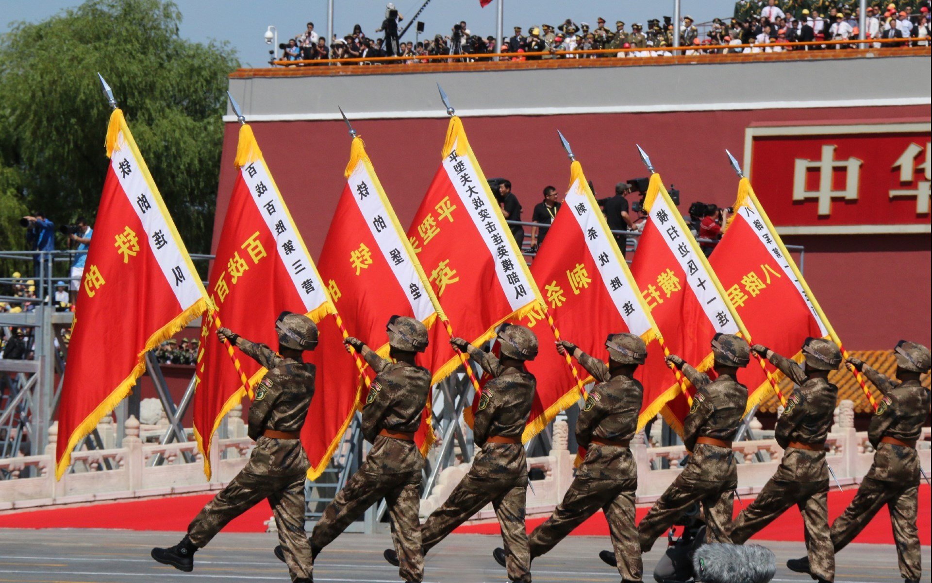 凯琳·科贝特后程爆发力引爆赛场,凯罗琳·贝赛特